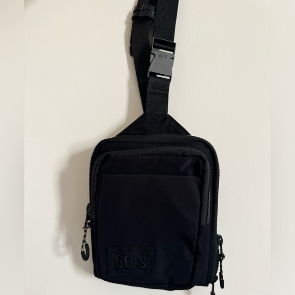 BEIS Handbags - BEIS sport sling in black- NEW